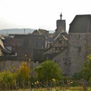 La tour des voleurs, au fond le beffroi ou Dolder