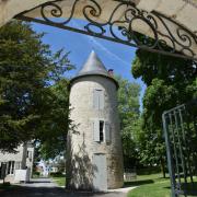 La tour Hélène, dernier vestige du logis médiéval, ainsi baptisée...