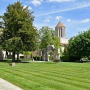 La tour Hélène, la porte renaissance et l'église romane