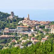 La Turbie perchée à 480 m d'altitude surplombe la méditerranée