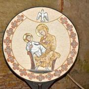 La Vierge donne le sein à l'Enfant. Mosaïque de 2008 de l'artiste Verdiano  Marzi