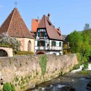 La Weiss coule au pied de l'Oberhof bâtie en 1391