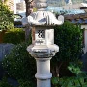 Lanterne de pierre appelée Tachi-Gata