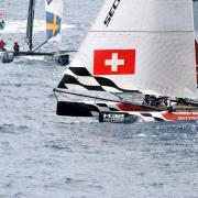 Le bateau suisse précède le suédois