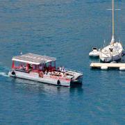 Le bateau bus permet de traverser le port Hercule