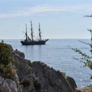 Le Belem vu depuis le chemin des douaniers du Cap d'Ail à côté de Monaco