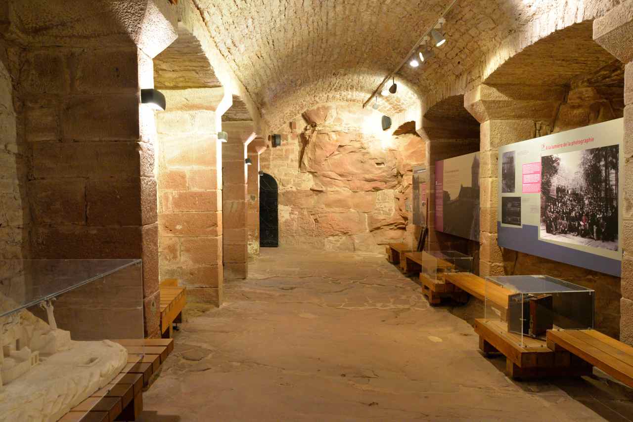 Le cellier, sa longueur indique la largeur de l'éperon sur lequel est bâti le château