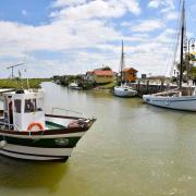 Le chenal (achenau) permet la navigation vers la Seudre