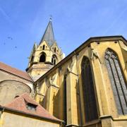 Le chevet, le transept sud et la flèche à 8 pans