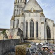 Le chevet roman détruit a été remplacé par un chevet gothique