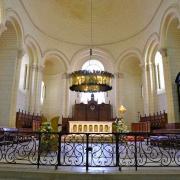 Le choeur, entouré de chapelles rayonnantes, se termine en cul de four