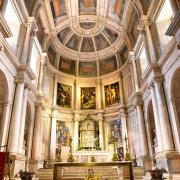  Le choeur et sur l'autel un tabernacle entièrement en argent...