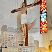 Le Christ et le vitrail du choeur