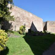 Le cimetière catholique se trouve à l'intérieur des fortifications