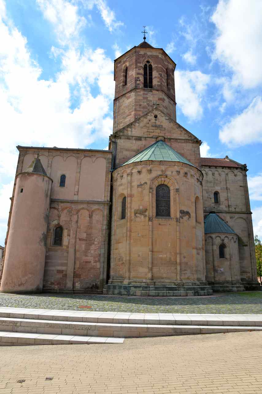 Le clocher de style gothique date de 1286
