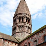 Le clocher octogonal roman est un des plus beaux d'Alsace