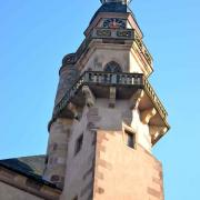 Le clocher St Michel et ses deux balcons à balustrade 