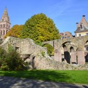 Le clocher vue depuis les ruines de l'abbaye St Grégoire