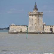 Le fort à marée haute est totalement entouré par l'océan