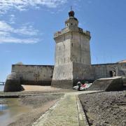 Le fort réalisé d'après les plans de Vauban est terminé en 1694