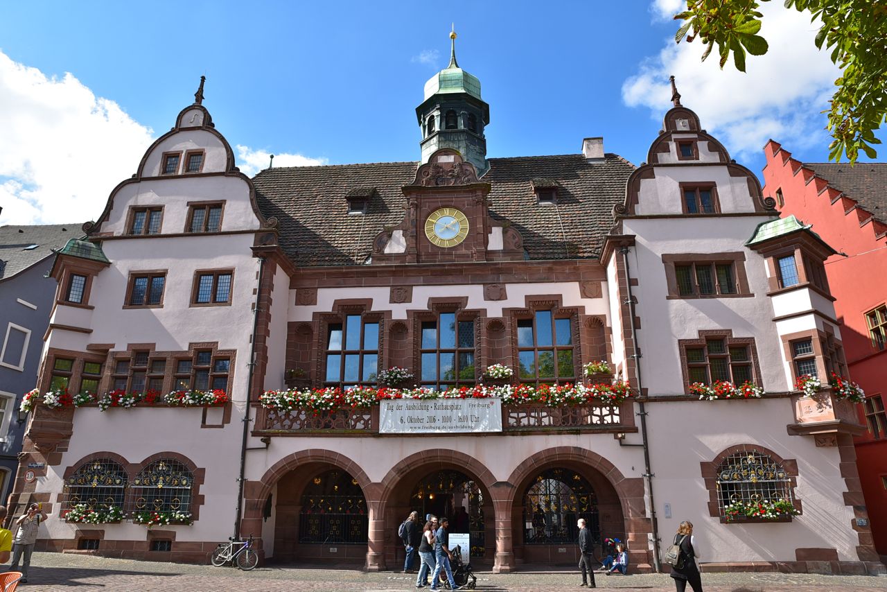 Le nouvel hôtel de ville de Fribourg, Allemagne, a été construit entre 1896 et 1901
