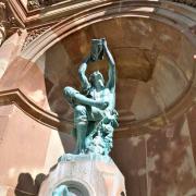 Le petit vigneron, réplique d'une sculpture d'A. Bartholdi-Maarché couvert