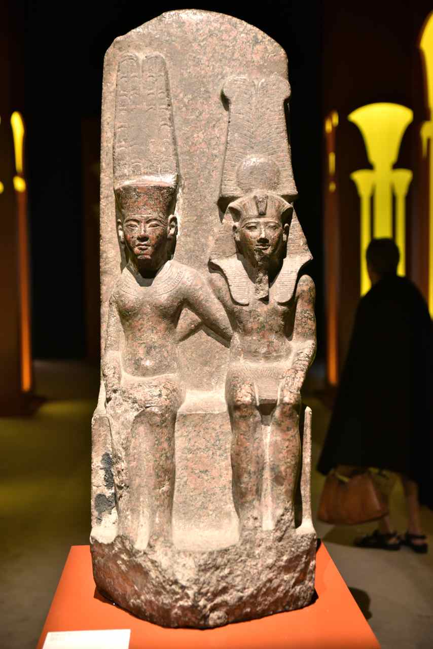 Le pharaon Toutmosis III et le dieu Amon-Granite rose-XVIII° dynastie