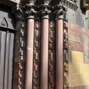 Le  pied-droit de droite du portail St Nicolas