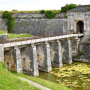 Le pont dormant et la porte Royale...