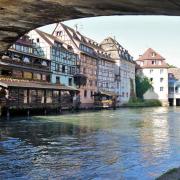 Le pont Saint Martin enjambe l'Ill, affluent du Rhin