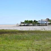 Le port, les carrelets et la bastide de Talmont sur Gironde