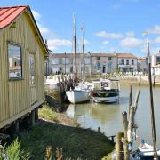 Le port ostréicole abrite le cotre traditionnel...