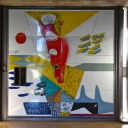Le portail, oeuvre de Le Corbusier, symbolise la prière ou la résurrection