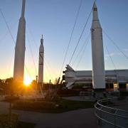 Le soleil se couche, le Kennedy Space Center ferme ses portes