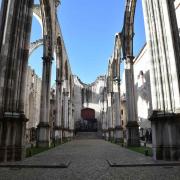 Le vaisseau central et les collatéraux vus depuis le transept