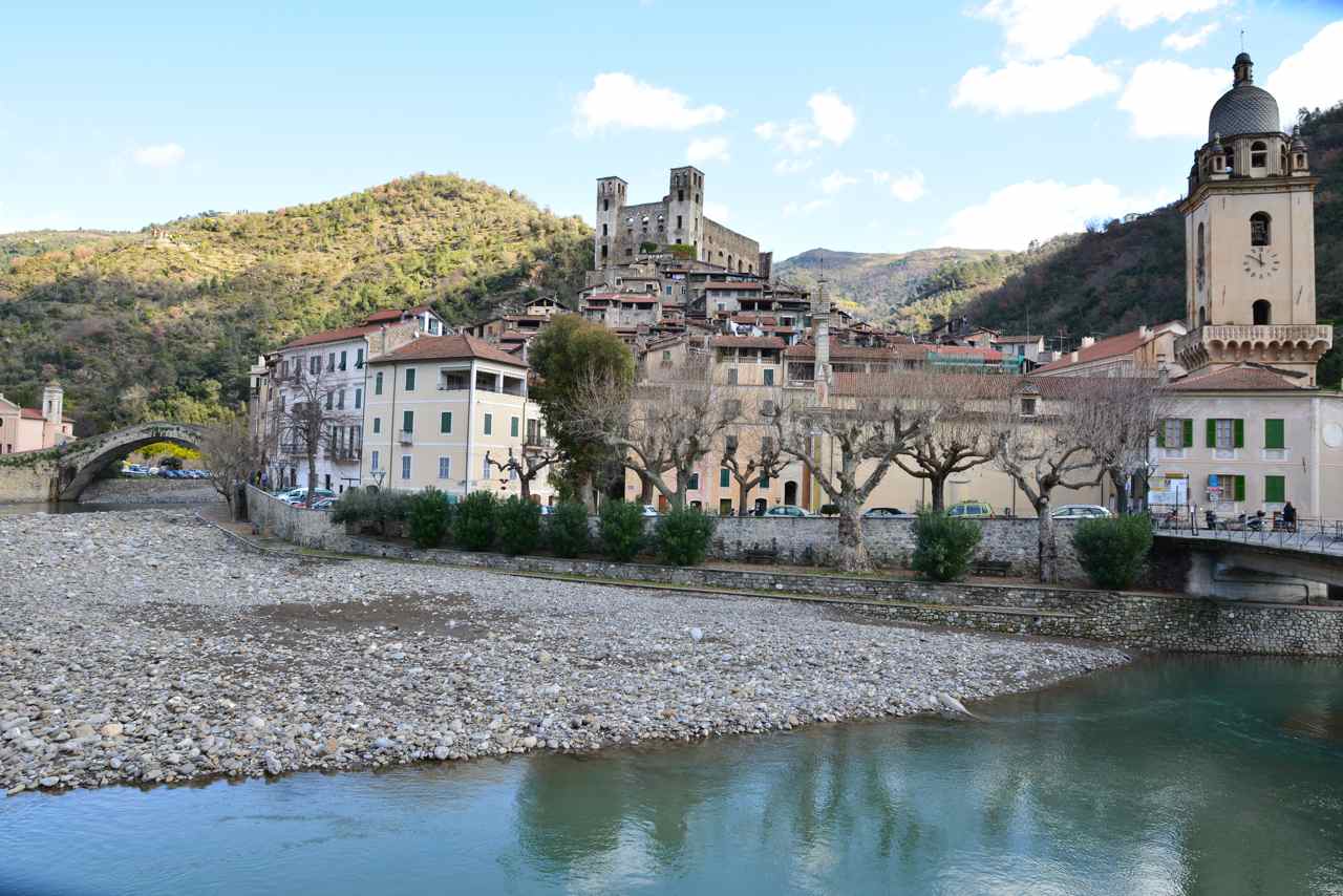 Le village médiéval de Dolceacqua date du XII°siècle...