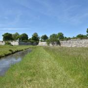 Les courtines, d'une hauteur de 11m, servaient de liaison entre les bastions