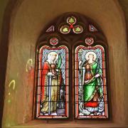 Les deux vitraux du Choeur représentent Ste Marguerite en 1885