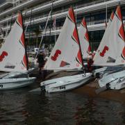 Les embarcations sont rmontées au sec devant le Yacht Club de Monaco