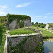 Autre vue des fortifications vues depuis le pont dormant