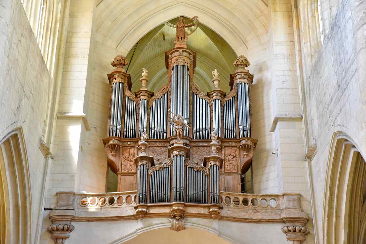 Les grandes orgues, oeuvre de Jehan OURRY datent de 1626