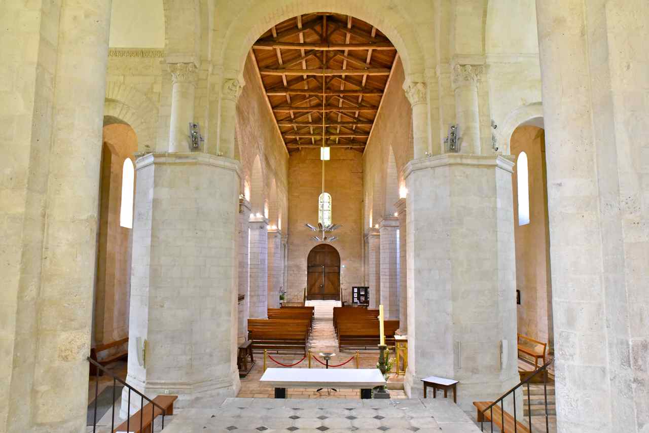 Les impressionants pilier de la croisée transept vus depuis le choeur