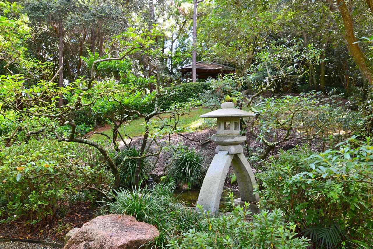 Les jardins zen comportent plusieurs collines