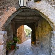 Les rues en calade du village médiéval