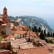 Les toits du village et l'église sainte Marguerite vus depuis le château médiéval