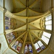 Les vitraux du chœur datent de 1438 et représentent...