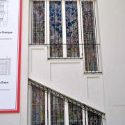 Les vitraux vus de l'extérieur sont du Maître Verrier Fassi Cadet de Nice.