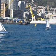 Les voiliers Topaze de l'école de voile du Yacht Club de Monaco et...