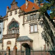 Bâtiment de style néo-médiéval et romantique rhénan bâti en 1906