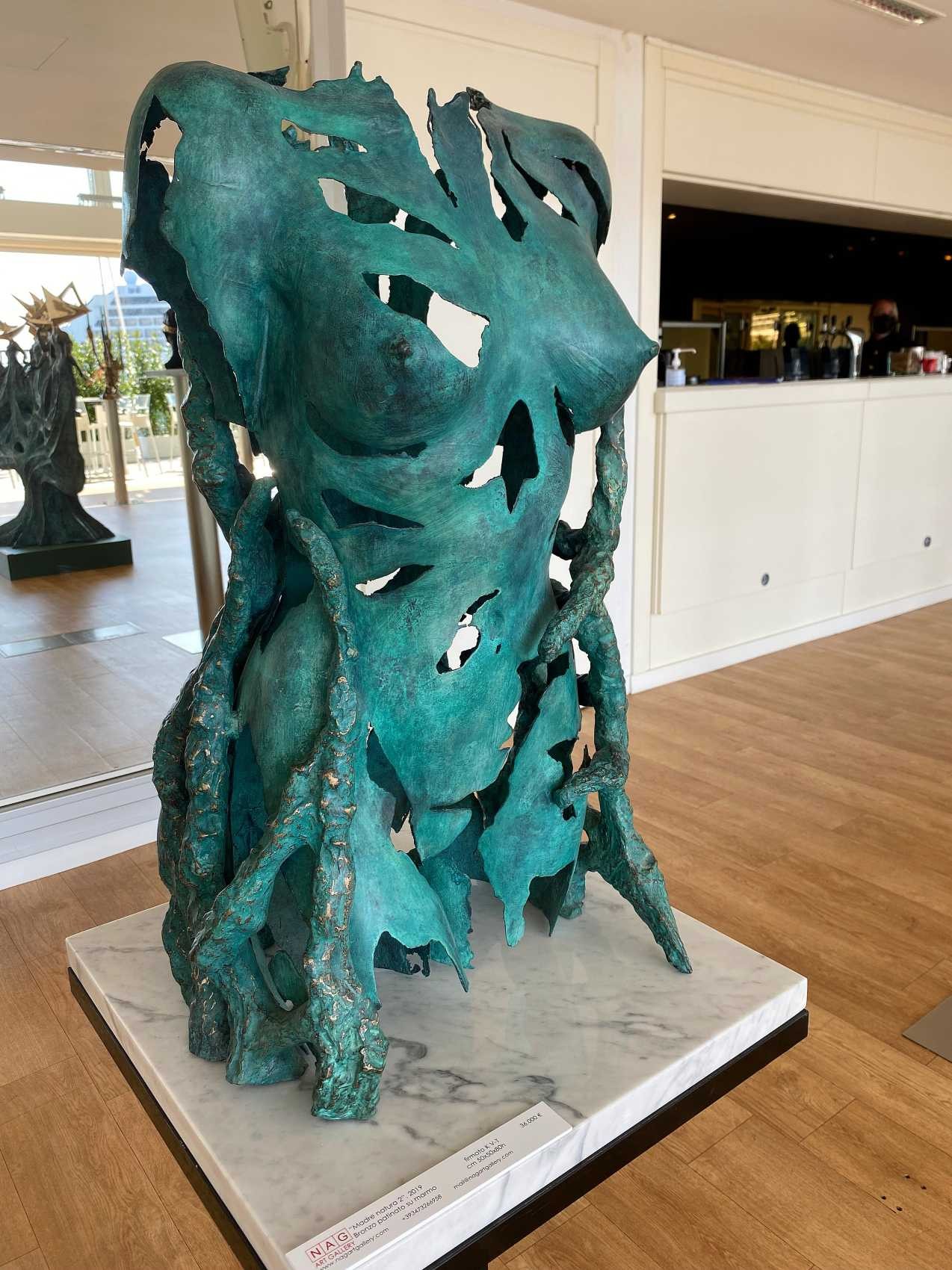 Madre natura-bronze patiné sur marbre 50x50x80 cm de 2019